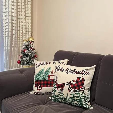 Entire Apartment, In The Center アパート ティラナ