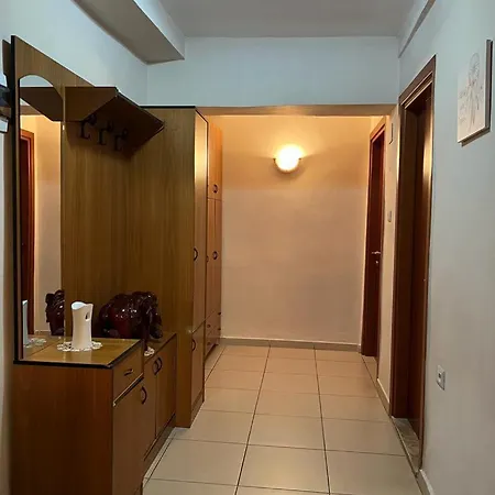 Entire Apartment, In The Center アパート *