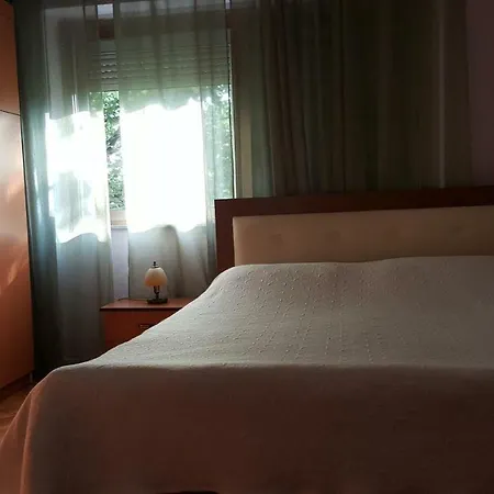 アパート Entire Apartment, In The Center ティラナ