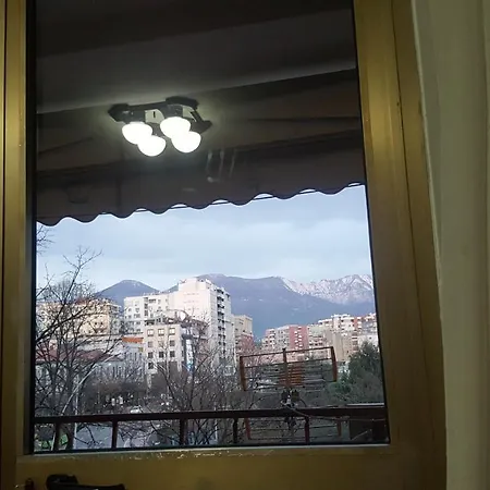 Entire Apartment, In The Center * ティラナ