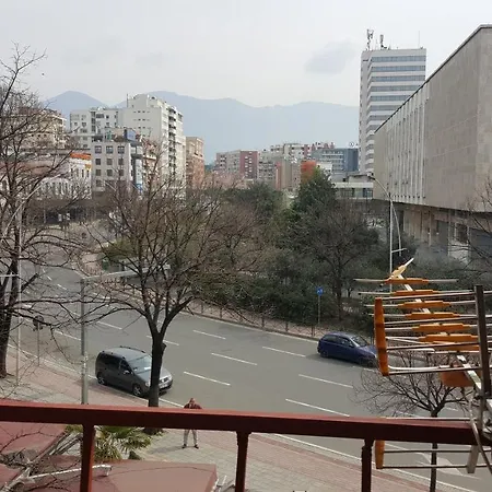 Entire Apartment, In The Center アパート *