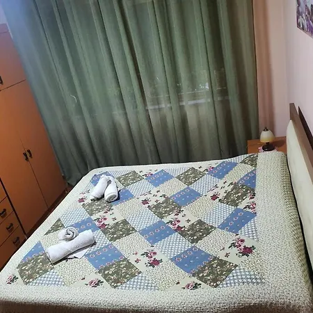 Entire Apartment, In The Center 티라나